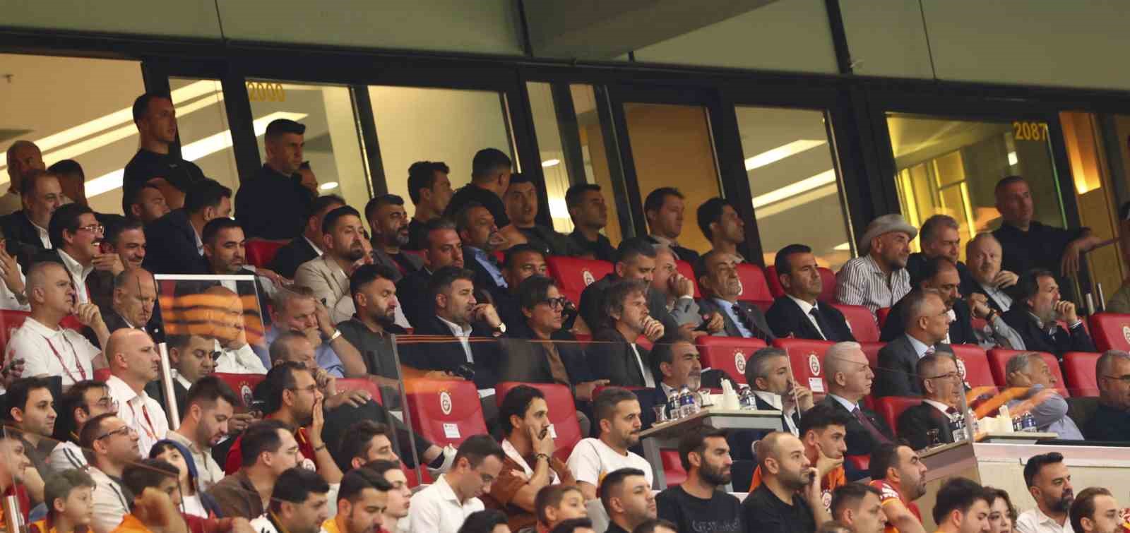 vincenzo-montella-galatasaray-corum-fk-macini-statta-takip-etti