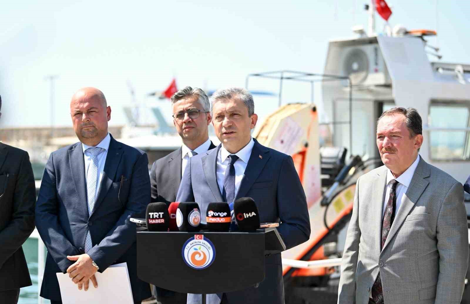 son-7-yilda-turkiye-genelinde-denizlerden-325-bin-tondan-fazla-deniz-copu-toplandi