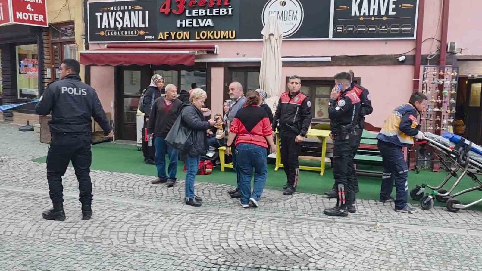 kutahya-da-cinayet-51-yasindaki-2-cocuk-annesi-is-yerinde-bicaklanarak-olduruldu