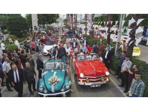 Ünlü İsimler ‘Sevgi Korteji’ İle Halkla Buluştu