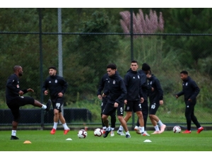 Beşiktaş, Sağanak Yağmur Altında Çalıştı