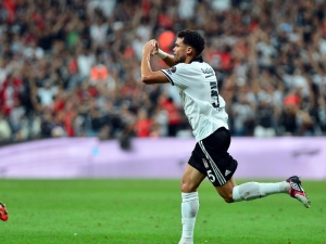 Pepe, Ligdeki Forvet Oyuncularını Solladı