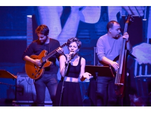 Cazın Ödüllü İsminden Muhteşem Performans