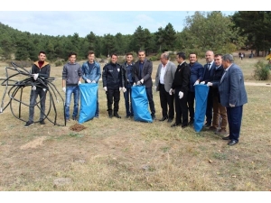200 Öğrenci Çevre Şenliğinde Mesire Alanını Temizledi