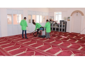 Siirt’te Camilerde Temizleme Çalışması Başlatıldı