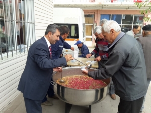 Pazarlar Belediyesi 5 Bin Kişiye Aşure Dağıttı