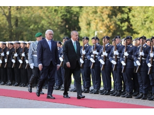 Cumhurbaşkanı Erdoğan, Almanya’da Askeri Törenle Karşılandı