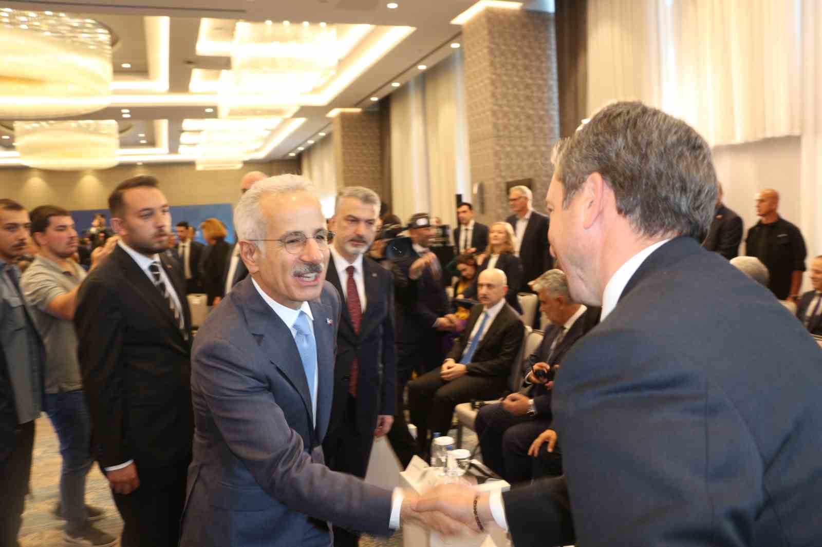 bakanlar-kurum-ve-uraloglu-okyanuslar-ve-denizler-zirvesi-ne-katildi