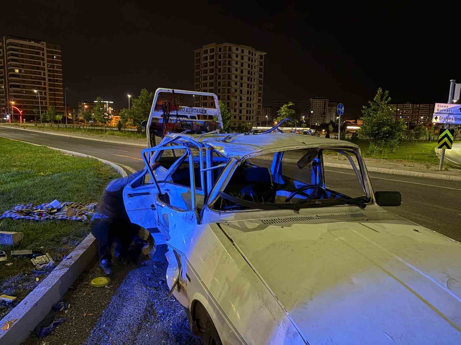 kayseri-de-iki-otomobil-carpisti-4-yarali