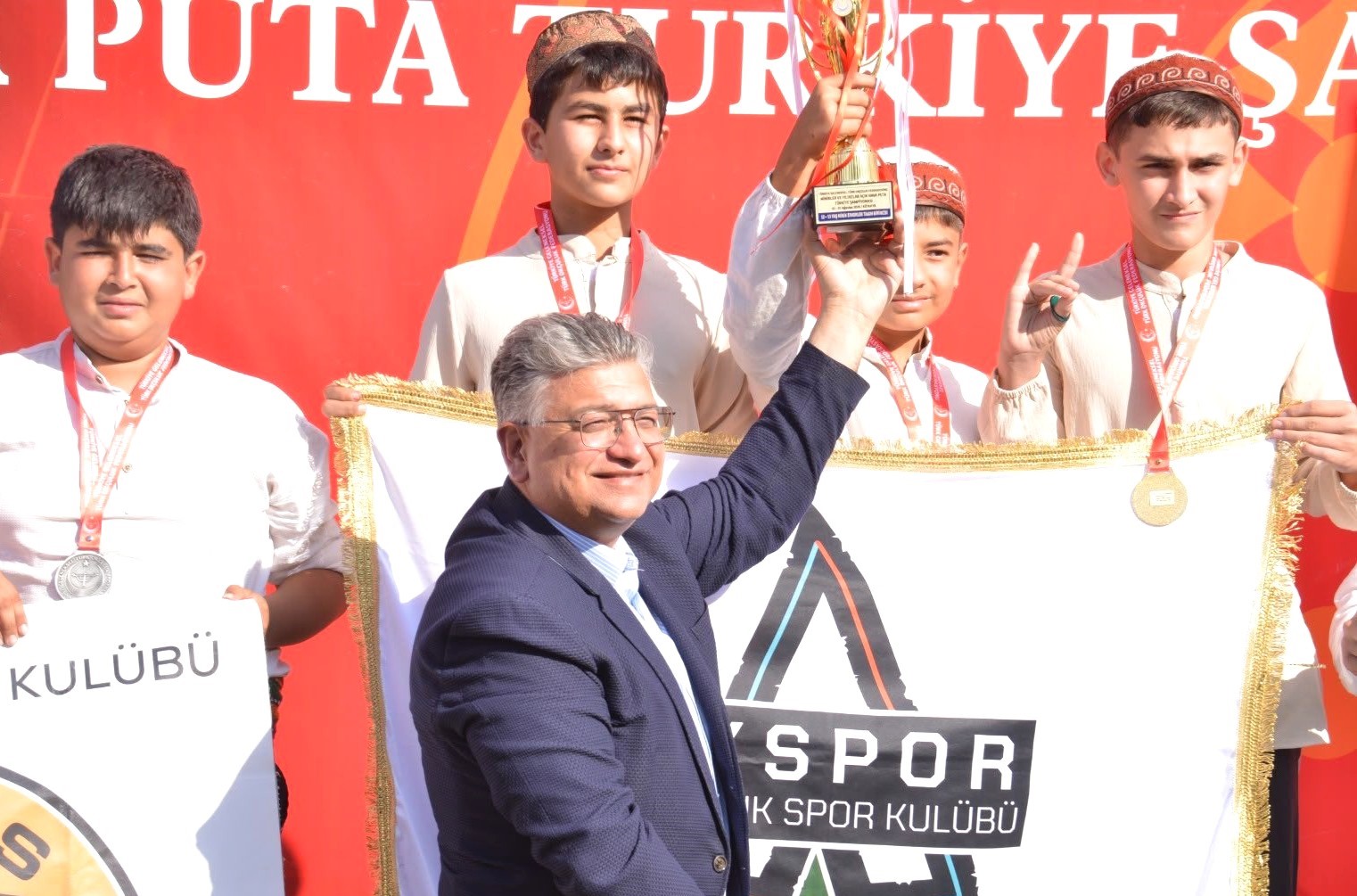 rektor-kiziltoprak-geleneksel-turk-okculugu-gelecege-tasinan-bir-medeniyet-mirasidir