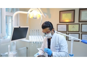 Diş Etlerinde ‘Mikro Travma’ Tehlikesi