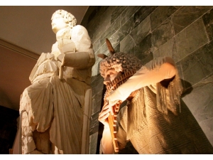 Bir Anda Canlanan Heykeller Çocukları Heyecanlanırdı