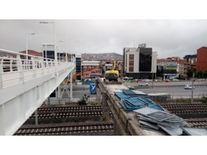 42 Evlerdeki Eski Yaya Köprüsü Yıkılıyor