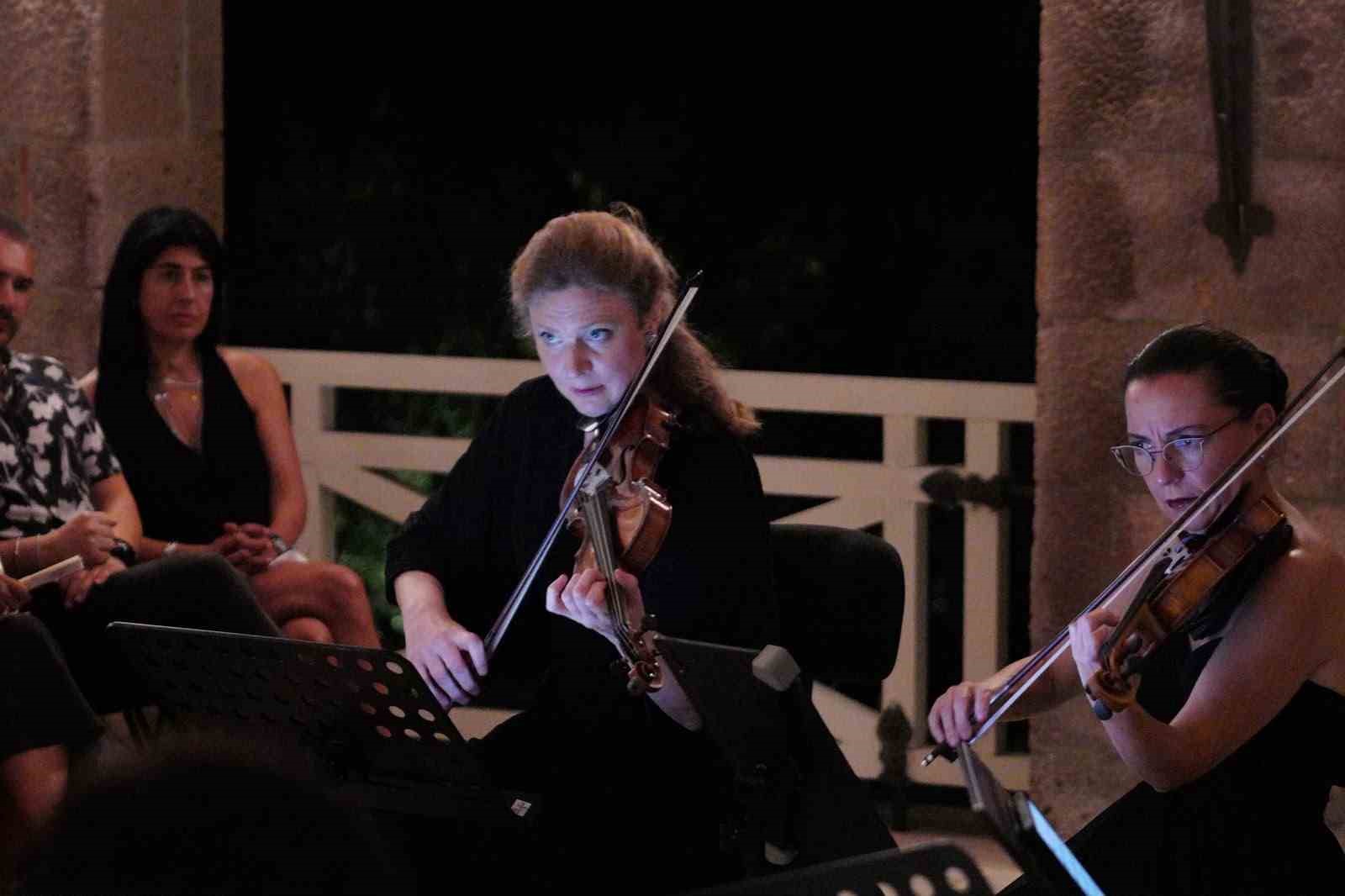 ayvalik-ta-aima-muzik-festivali-sanatseverleri-bulusturdu