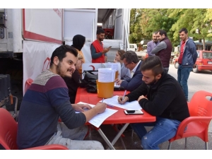 Başkan Çelik Kan Verdi