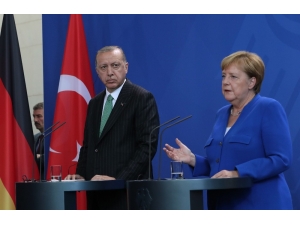 Merkel: "İstikrarlı Türkiye Bizim İçin Önemlidir"