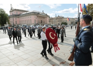 Cumhurbaşkanı Erdoğan, Neue Wache Anıtını Ziyaret Etti