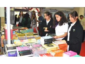 Manisa Kitap Fuarı’nı Öğrenciler Açtı