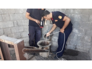 Sondaj Borusuna Düşen Kediyi İtfaiye Kurtardı