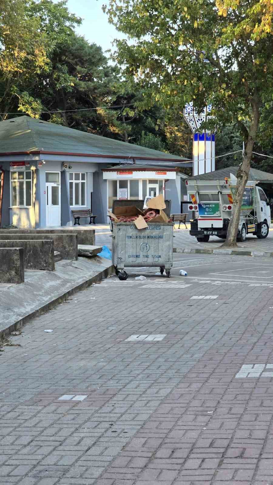 fuarda-satilan-sucuklarin-copteki-goruntusu-herkesi-huzursuz-etti
