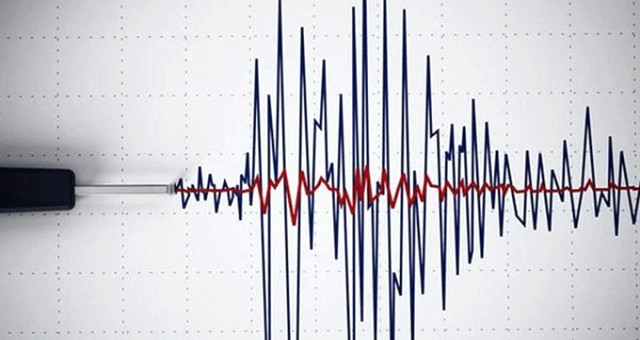 Endonezya'da 7,7 Büyüklüğünde Deprem Oldu