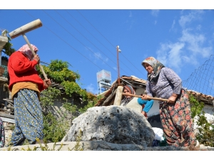 Atalardan Kalan Buğday Dövme Geleneği Sürüyor