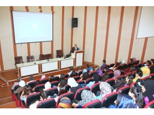 Yeni Öğrencilere Oryantasyon Eğitimi Verildi