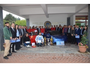 Ktü’de Şampiyonlar Takdir Belgelerini Rektör Baykal’ın Elinden Aldı