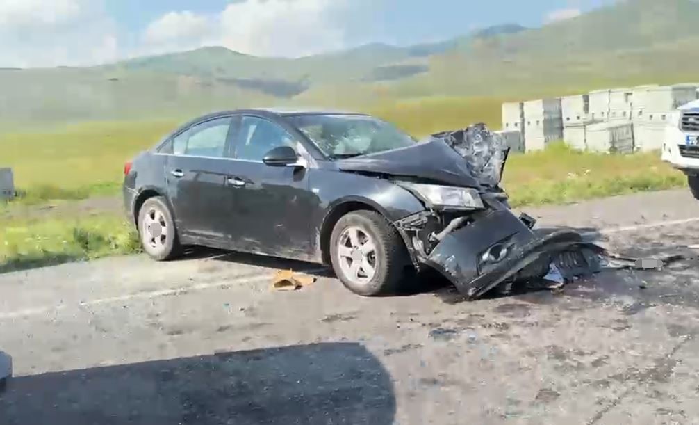 ardahan-da-trafik-kazasi-7-yarali