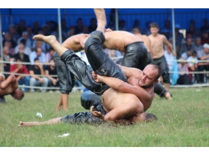 6. Altın Kemer Yağlı Güreşleri Başladı