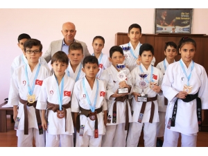 Başkan Çalışkan, Başarılı Sporcuları Kabul Etti