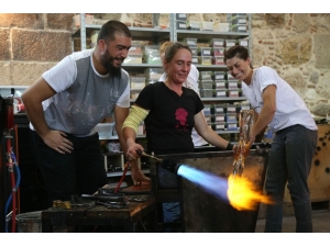 Camın Büyüsünde Sergi Zamanı