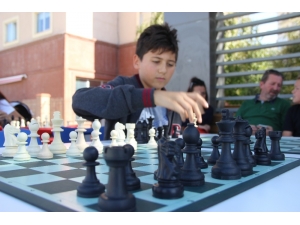 Eskişehir’de ‘Sokakta Satranç Var’