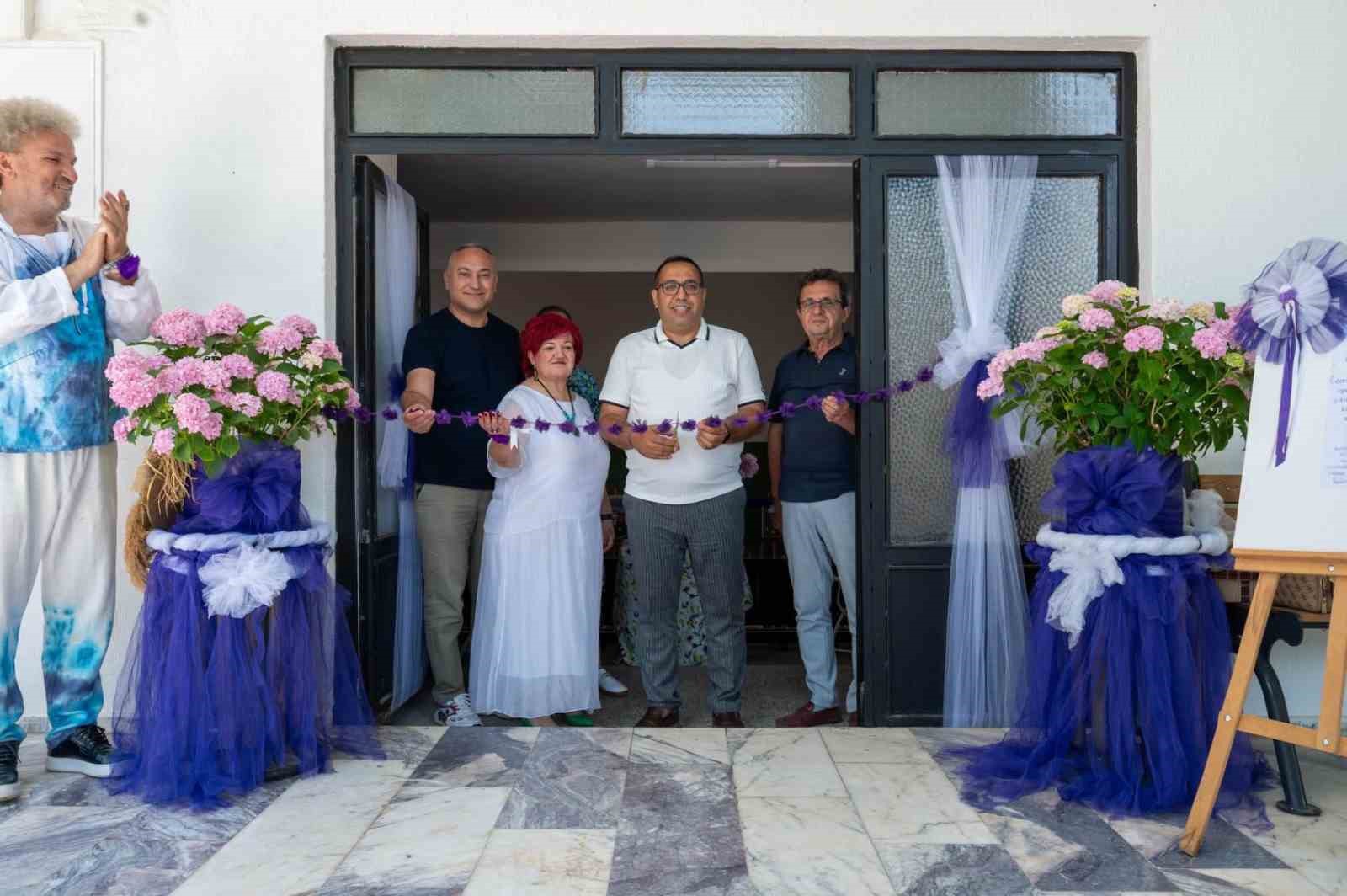 mentese-de-katmanlardan-sirlara-sergisi-kapilarini-acti