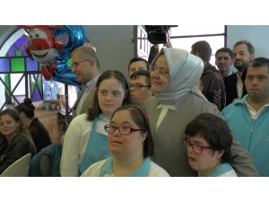 Bakan Selçuk Down Sendromlu Çocuklarla Bir Araya Geldi