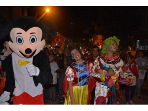 Nar Ve Kurutmalık Festivalinde Renkli Görüntüler