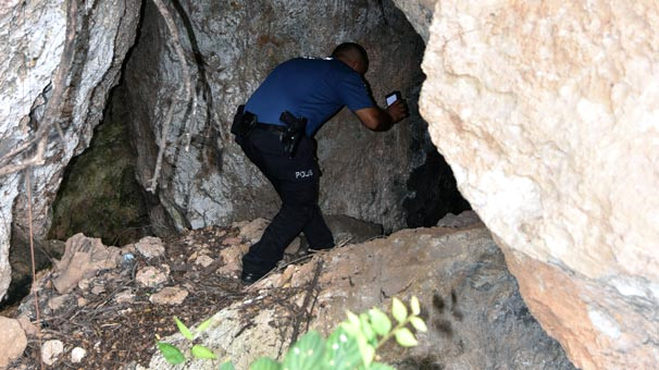 İhbar Üzerine Harekete Geçen Polis, Mağaralarda Kar Maskeli Sapığı Aradı