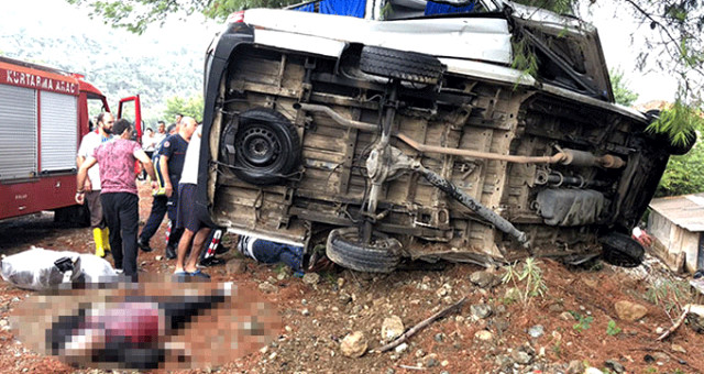 Antalya'da Tur Minibüsü Devrildi! 3 Turist Hayatını Kaybetti, 1'i Turist 4 Kişi Yaralandı