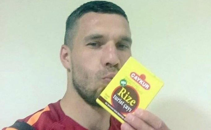 Lukas Podolski'den "çay"lı Günaydın!