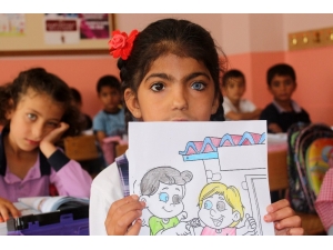 Tıpkı Gözleri Gibi Dünyaya Renkli Bakıyor