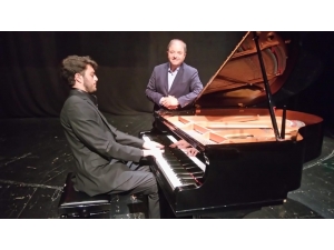 Maltepeli Genç Piyanist Başarılarıyla Göz Kamaştırıyor