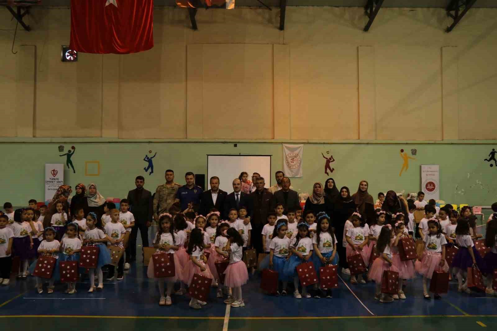 oltu-da-4-6-yas-kur-an-kursu-ogrencilerinden-yilsonu-programi-coskusu