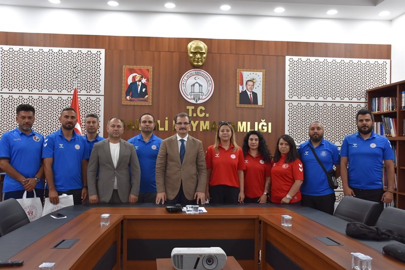 salihli-kaymakami-guldogan-antrenorleri-makaminda-agirladi