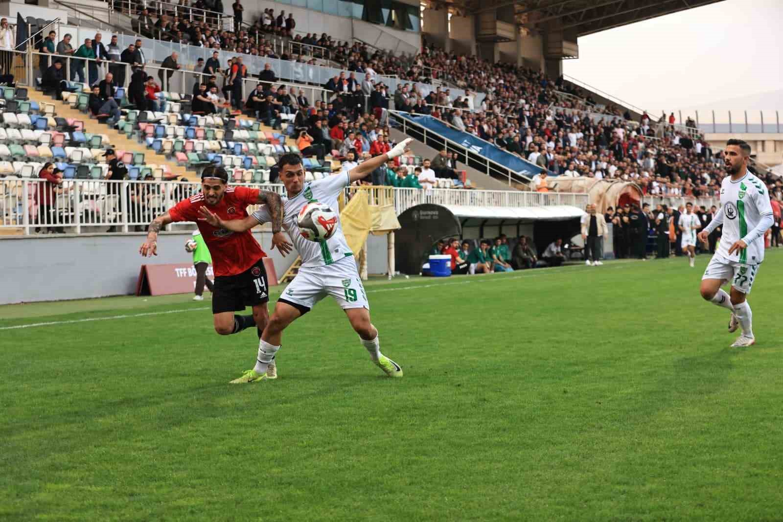 golcukspor-5-yil-aradan-sonra-tff-3-lig-e-yukseldi