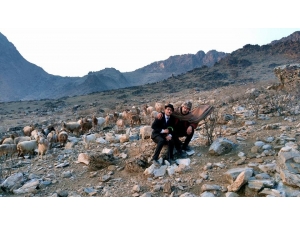 Afgan Charlie Chaplin, Halka Savaşı Unutturuyor