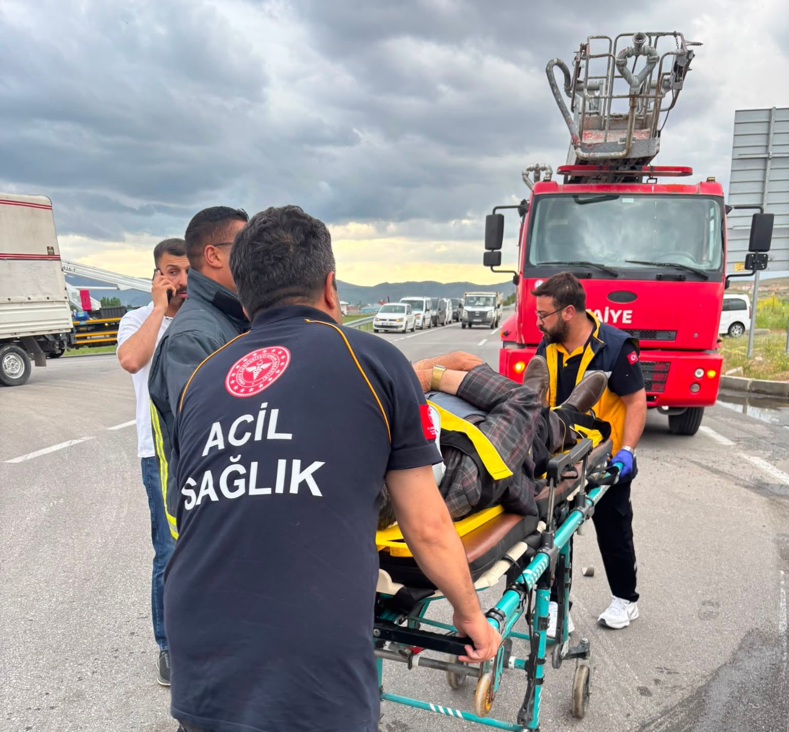caldiran-da-trafik-kazasi-3-yarali
