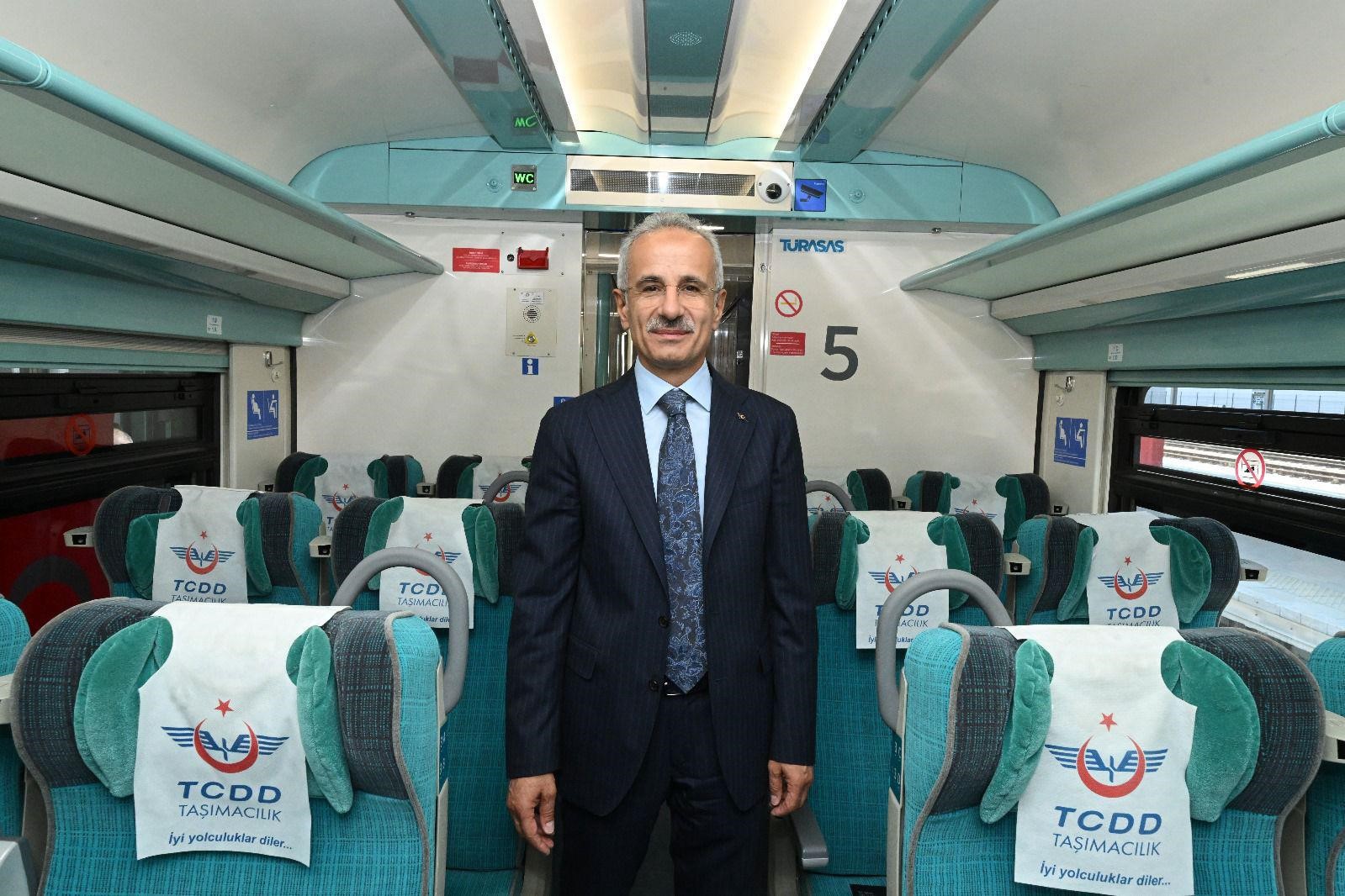 bakan-uraloglu-milli-elektrikli-tren-setlerimizi-devreye-aliyoruz