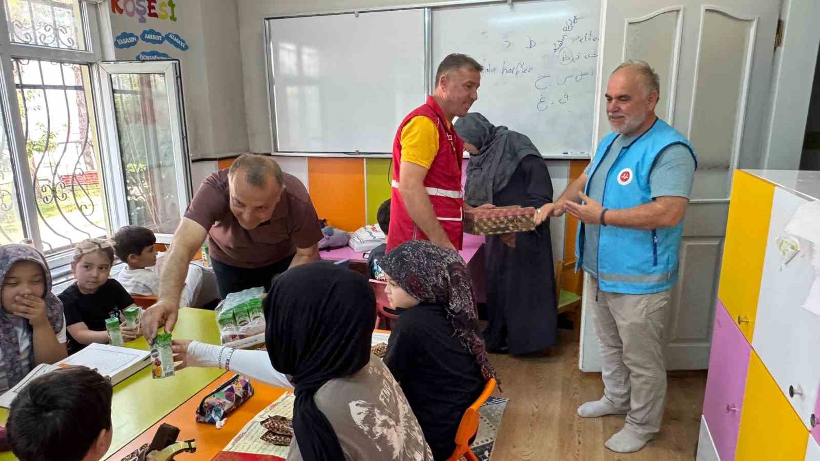 kizilay-dan-yaz-kur-an-kursu-ogrencilerine-anlamli-ziyaret