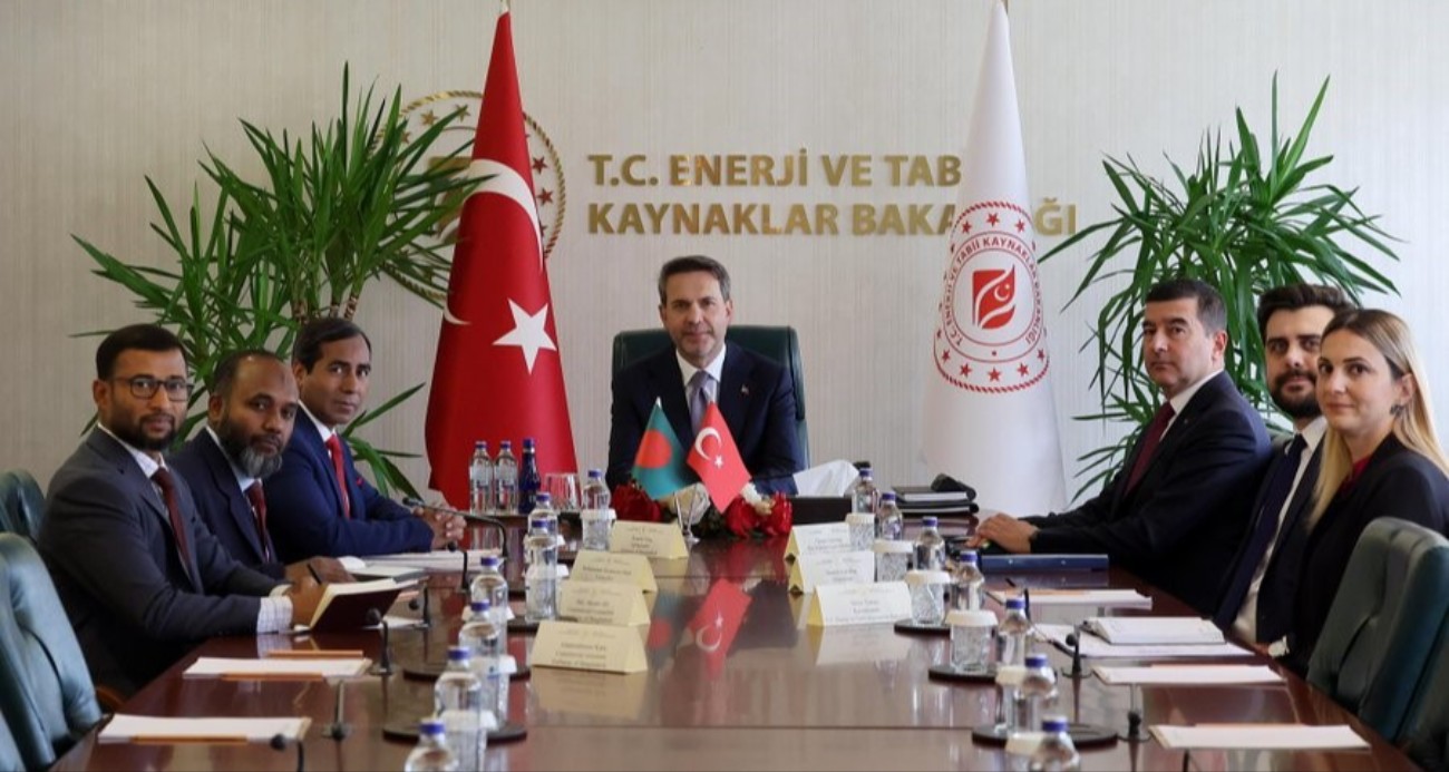 bakan-bayraktar-banglades-in-ankara-buyukelcisi-haq-i-kabul-etti