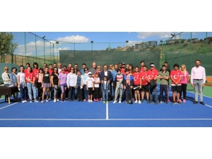 Uşak Belediyesi Tenis Turnuvası Başladı